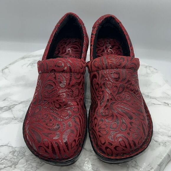 B.O.C Deep Red Paisley Embossed Suede Peggy Clog-EUR 39/US 8 - Picture 2 of 9